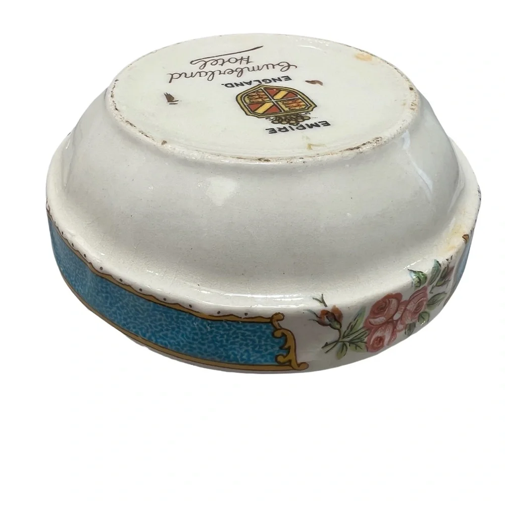 VINTAGE EMPIRE ENGLAND CUMBERLAND HOTEL WHITE, GOLD, BLUE & FLORAL CHINA ASHTRAY